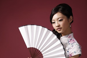 woman-with-chinese-folding-fan.jpg